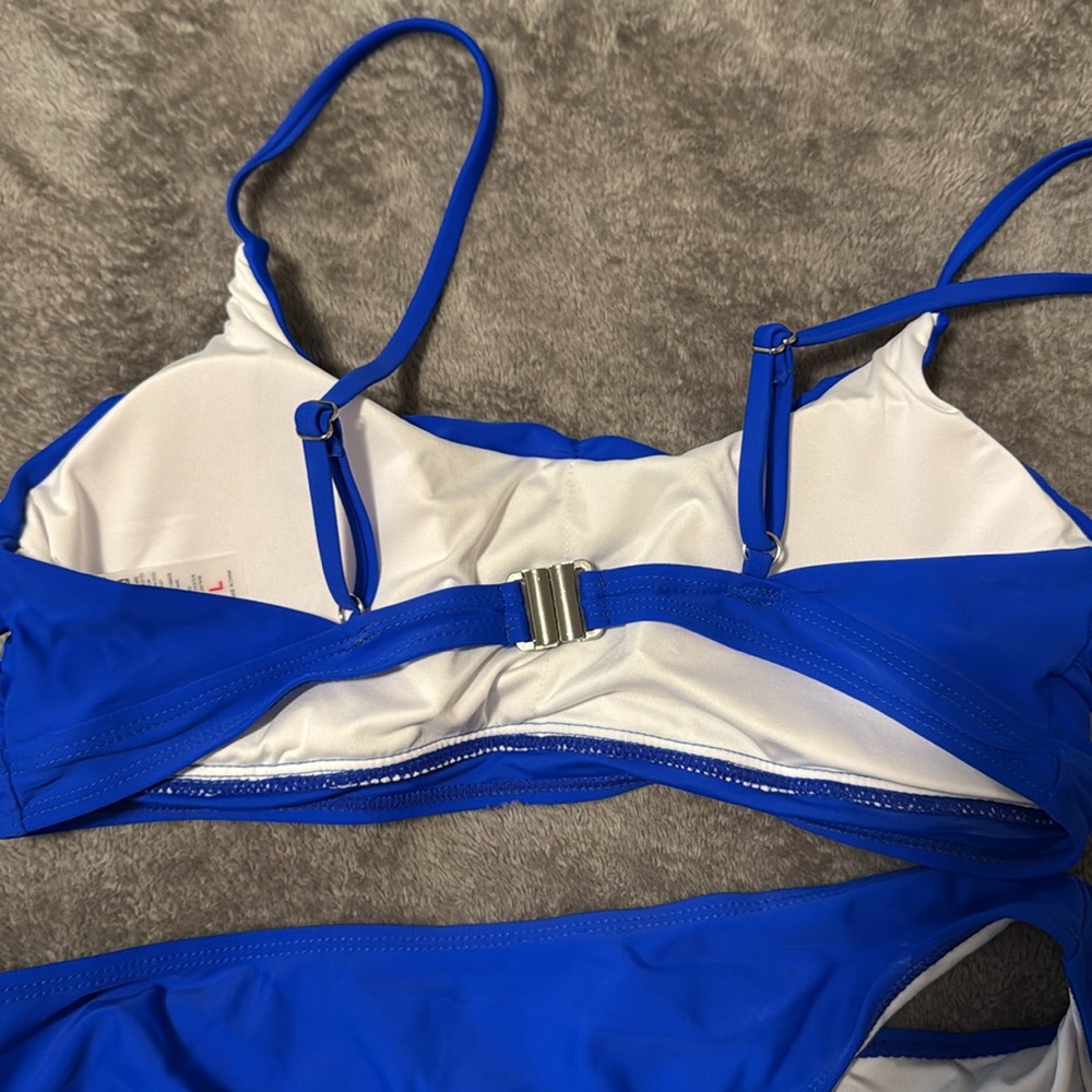 Bikini - Picture 7 of 7